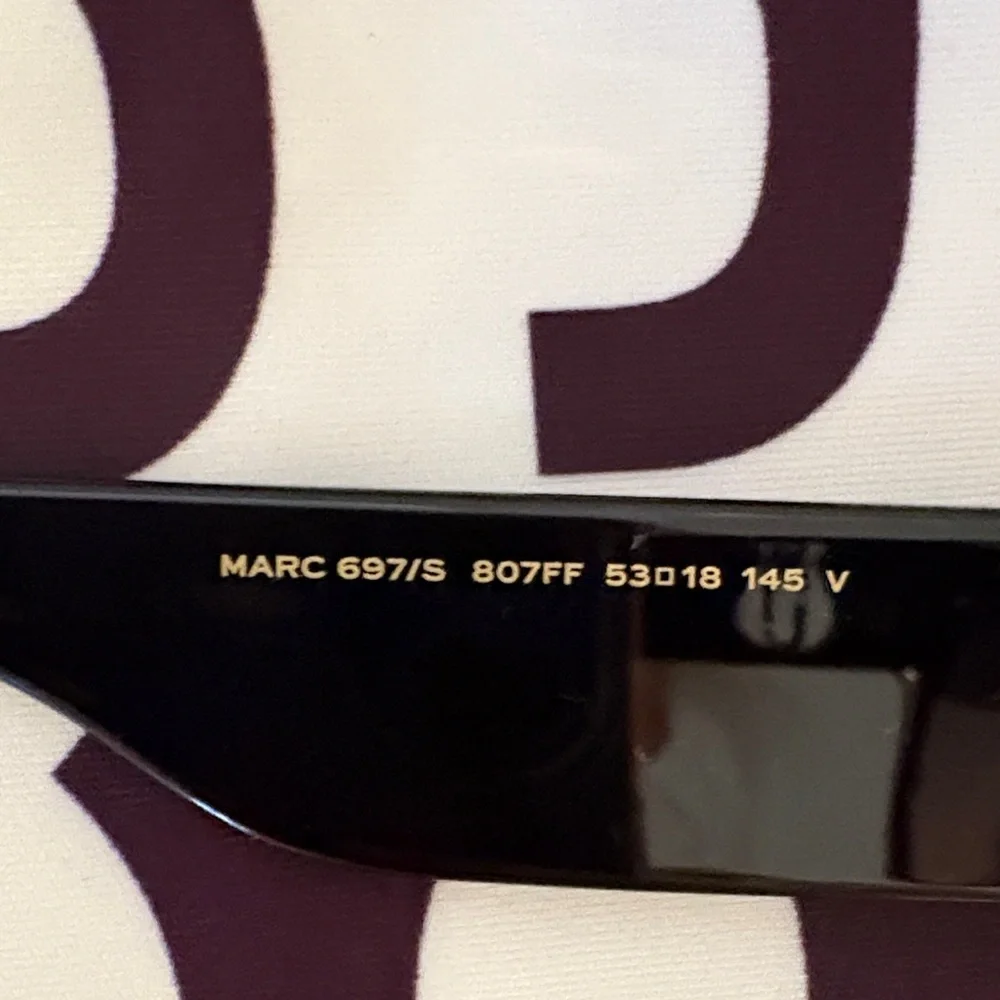 Marc Jacobs chic sunglasses